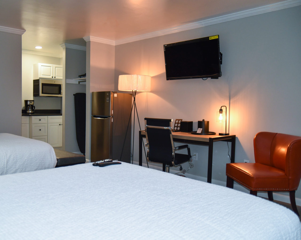 Guest Rooms - Hermitage Inn & Taphouse